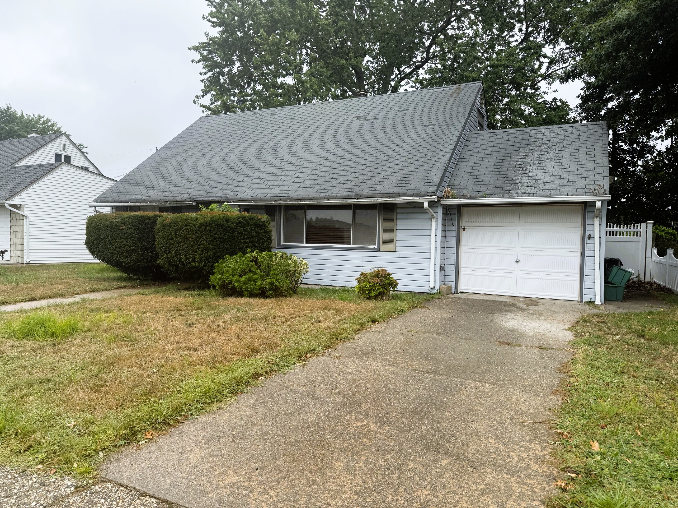 Levittown, New York, 11756, United States, 4 Bedrooms Bedrooms, ,2 BathroomsBathrooms,Residential,For Sale,1977720