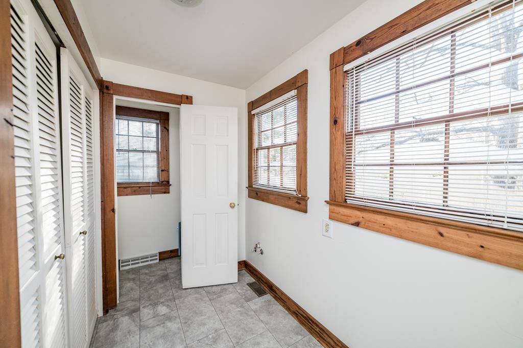 Gladstone, Virginia, 24553, United States, 2 Bedrooms Bedrooms, ,3 BathroomsBathrooms,Residential,For Sale,1801493
