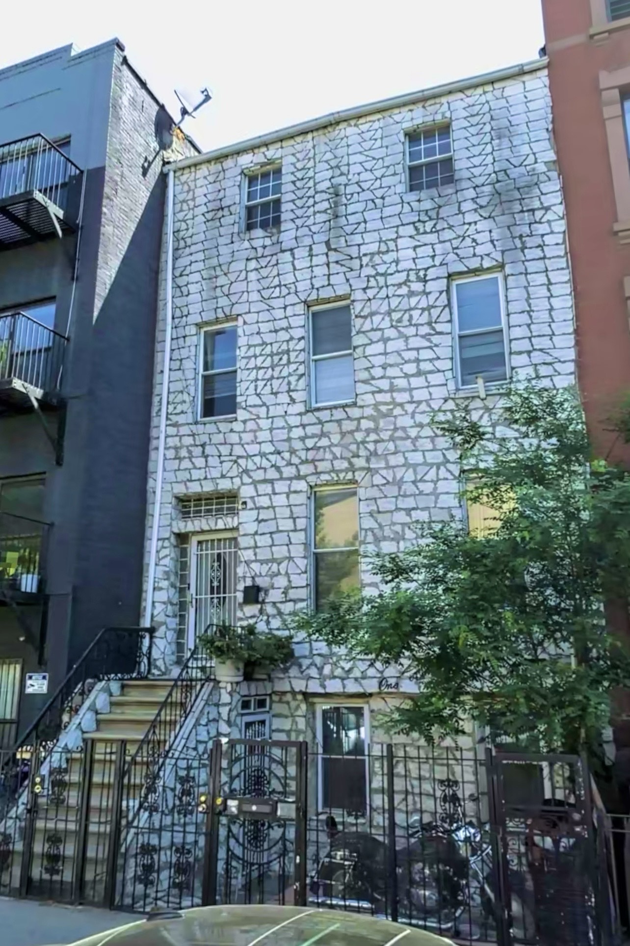 Brooklyn, New York, 11206, United States, 4 Bedrooms Bedrooms, ,2 BathroomsBathrooms,Residential,For Sale,1910607