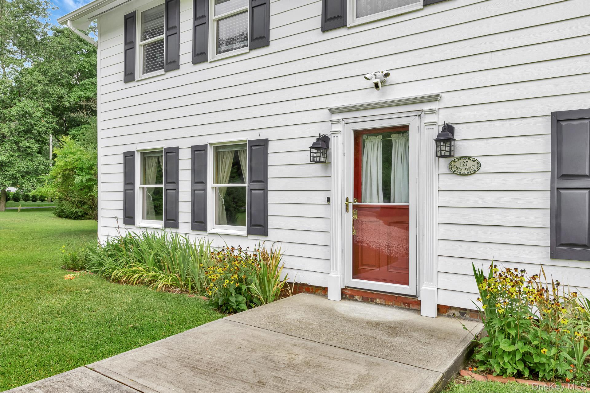 Manorville, New York, 11949, United States, 4 Bedrooms Bedrooms, ,2 BathroomsBathrooms,Residential,For Sale,1917125