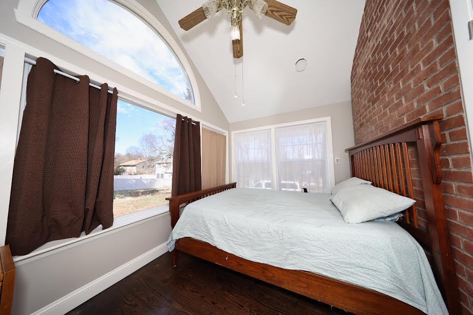 Farmington, Connecticut, 06032, United States, 4 Bedrooms Bedrooms, ,3 BathroomsBathrooms,Residential,For Sale,1974620