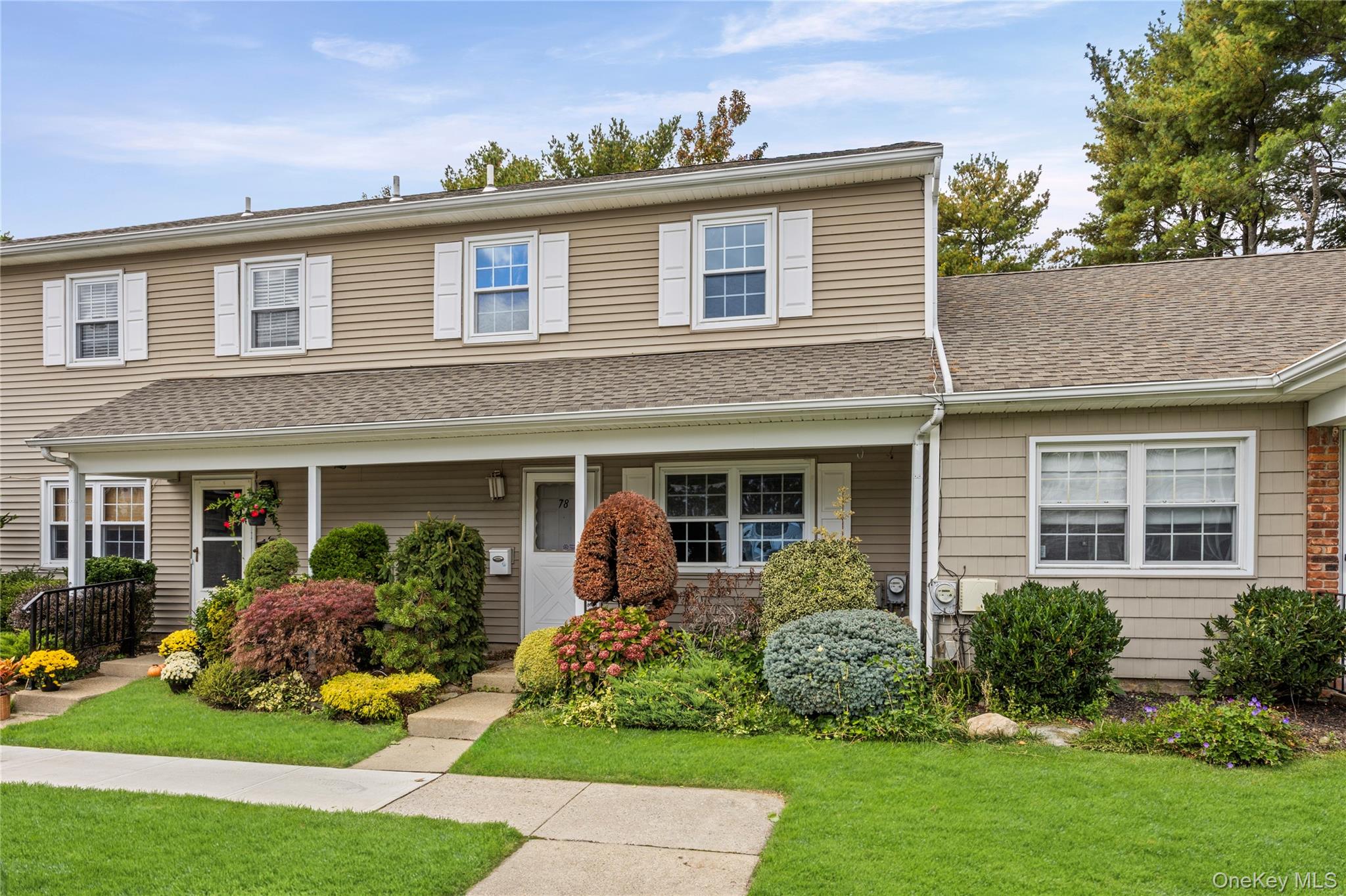 Huntington Station, New York, 11746, United States, 2 Bedrooms Bedrooms, ,2 BathroomsBathrooms,Residential,For Sale,1981328