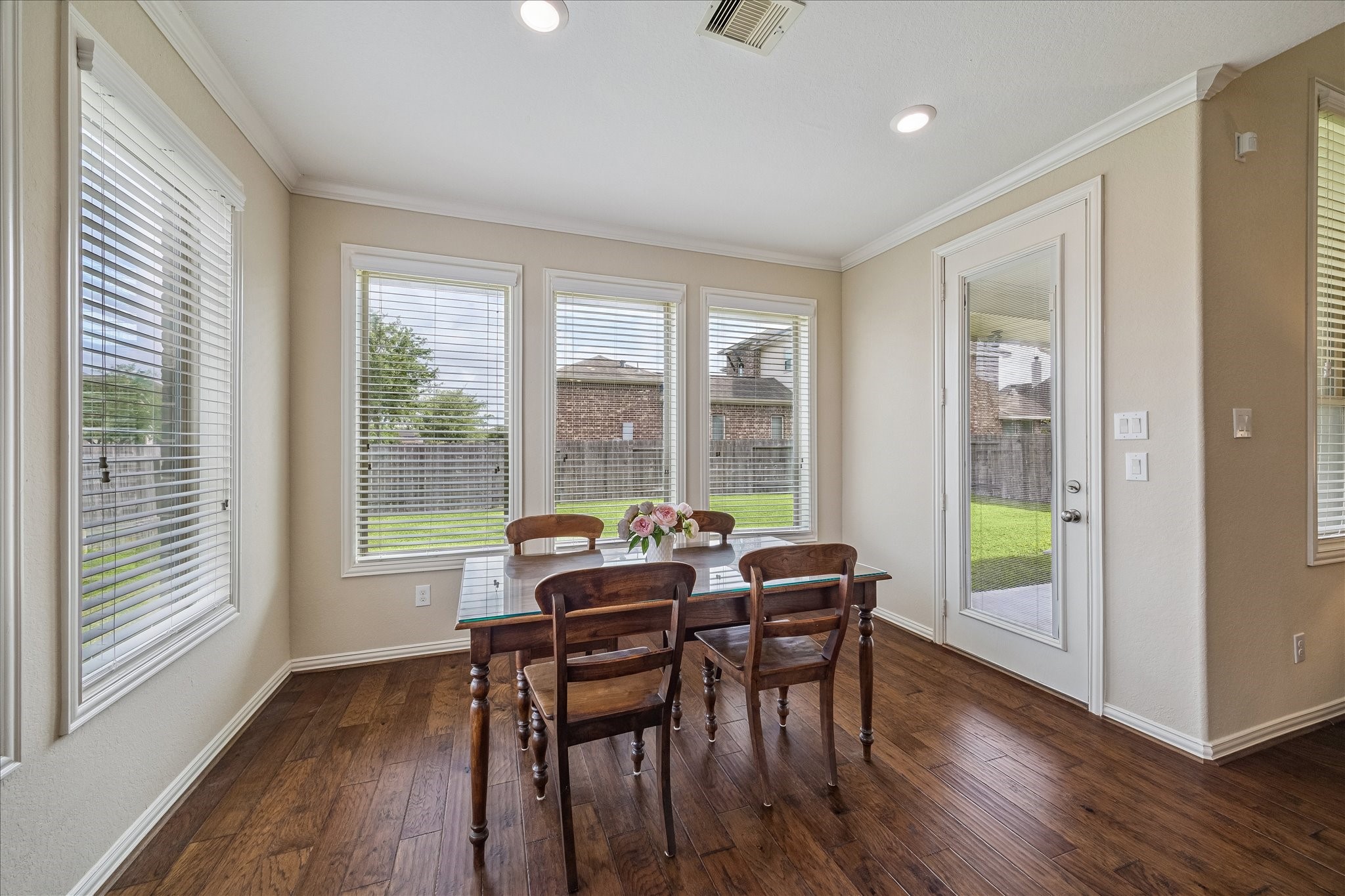  6228 Watford Drive - 物件實景