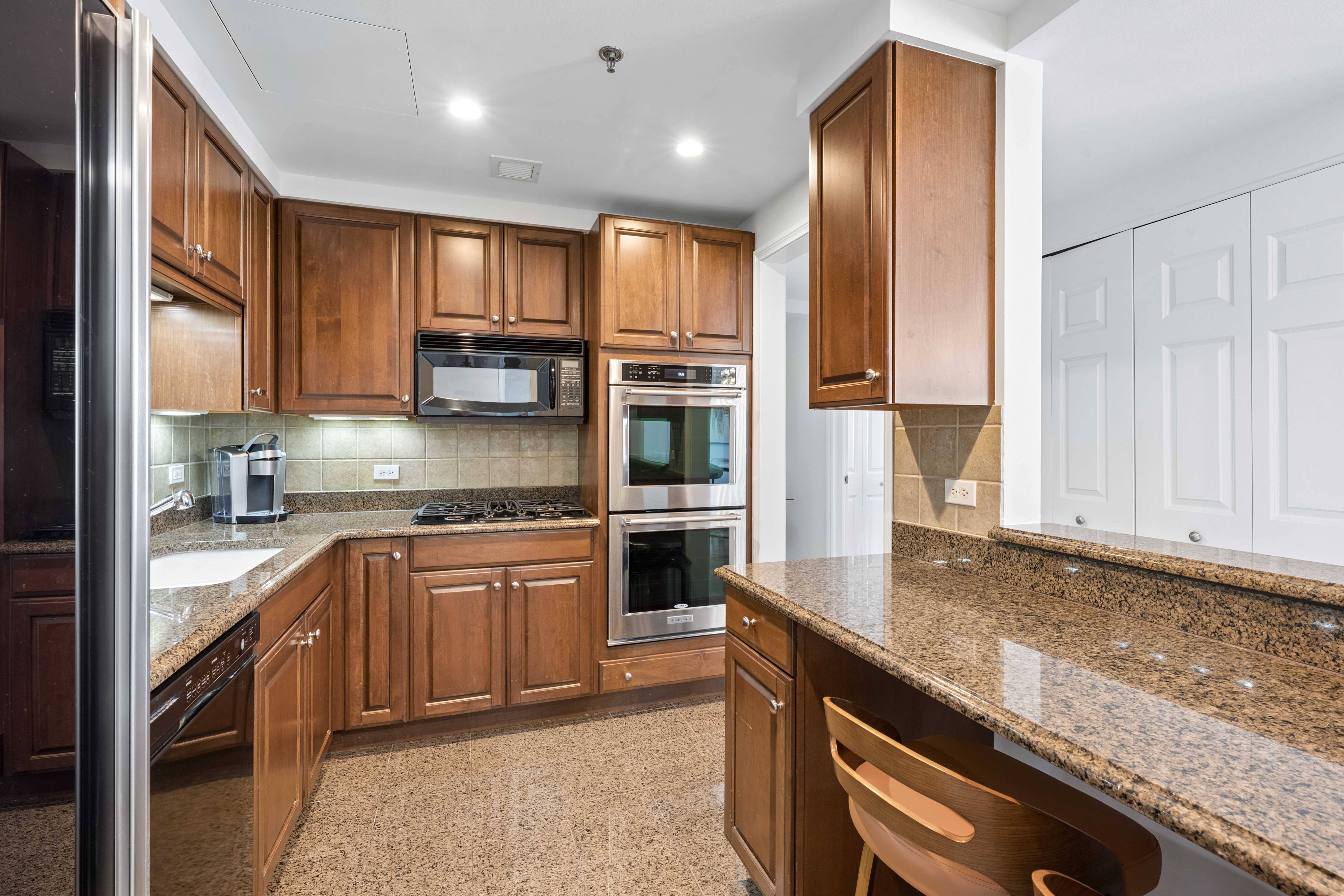  Northeast Split Two Bedroom with Outstanding City and Lake Views at The Fordham - 物件實景