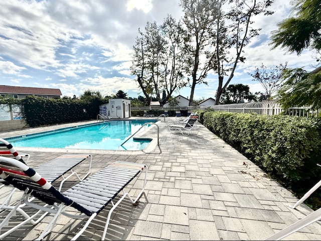 Cerritos, California, 90703, United States, 2 Bedrooms Bedrooms, ,2 BathroomsBathrooms,Residential,For Sale,1992382