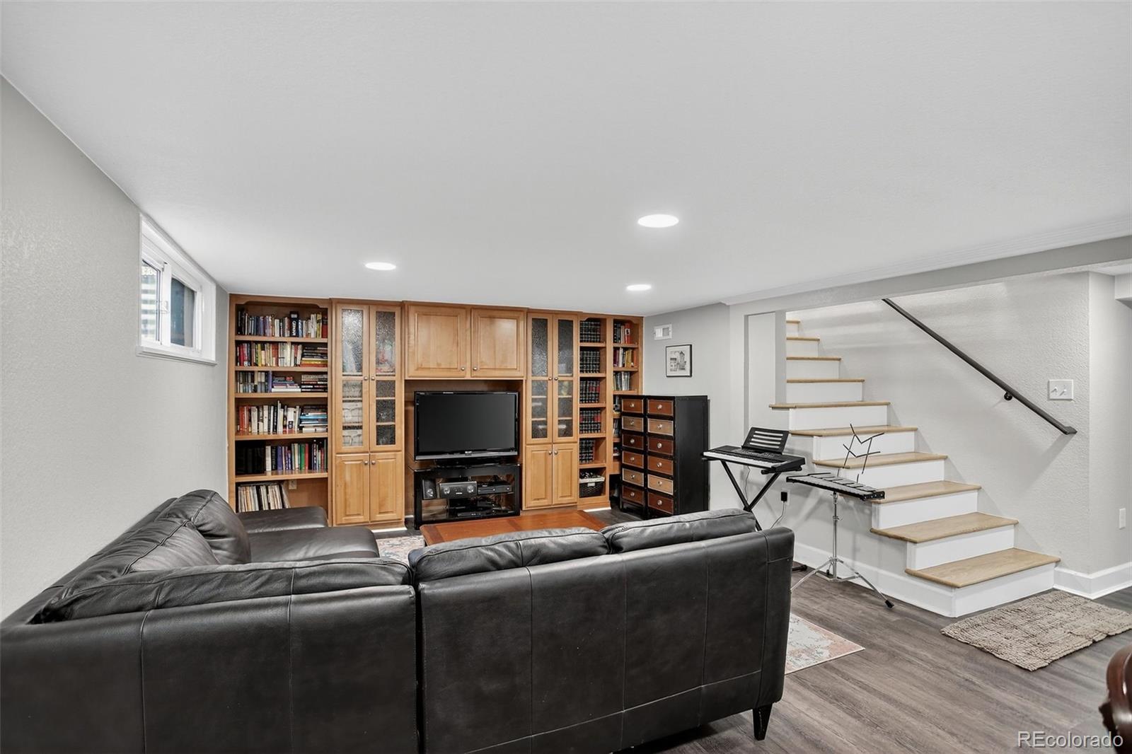Aurora, Colorado, 80011, United States, 5 Bedrooms Bedrooms, ,1 BathroomBathrooms,Residential,For Sale,1933484