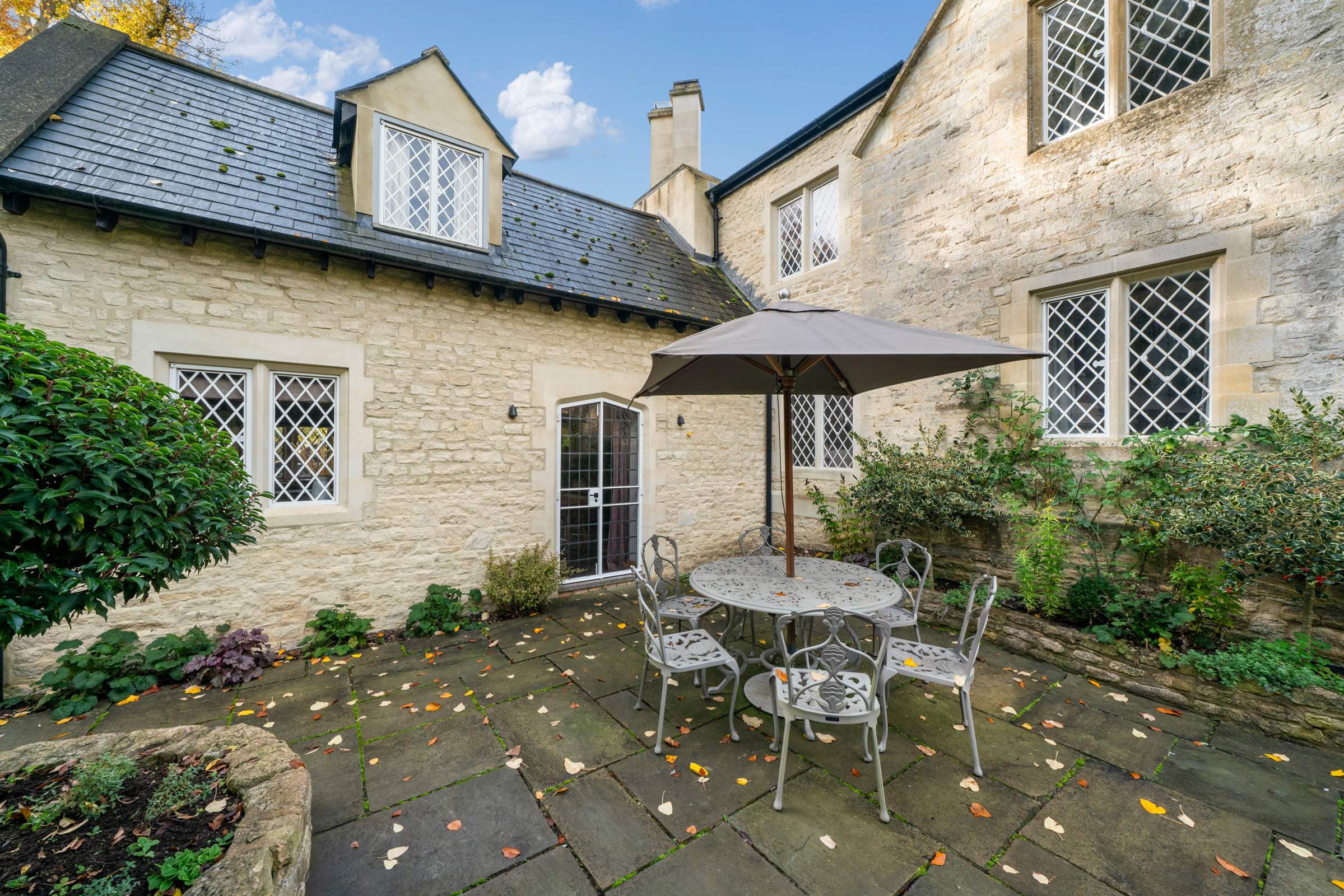  A Characterful Cotswolds House with Exceptional Grounds - 物件實景