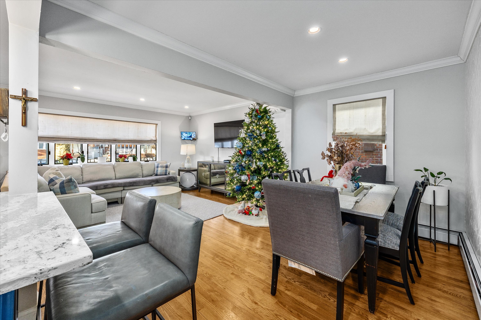 Howard Beach, New York, 11414, United States, 6 Bedrooms Bedrooms, ,2 BathroomsBathrooms,Residential,For Sale,2005661