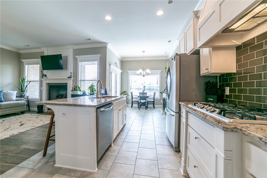 Fayetteville, Arkansas, 72701, United States, 4 Bedrooms Bedrooms, ,3 BathroomsBathrooms,Residential,For Sale,1874456