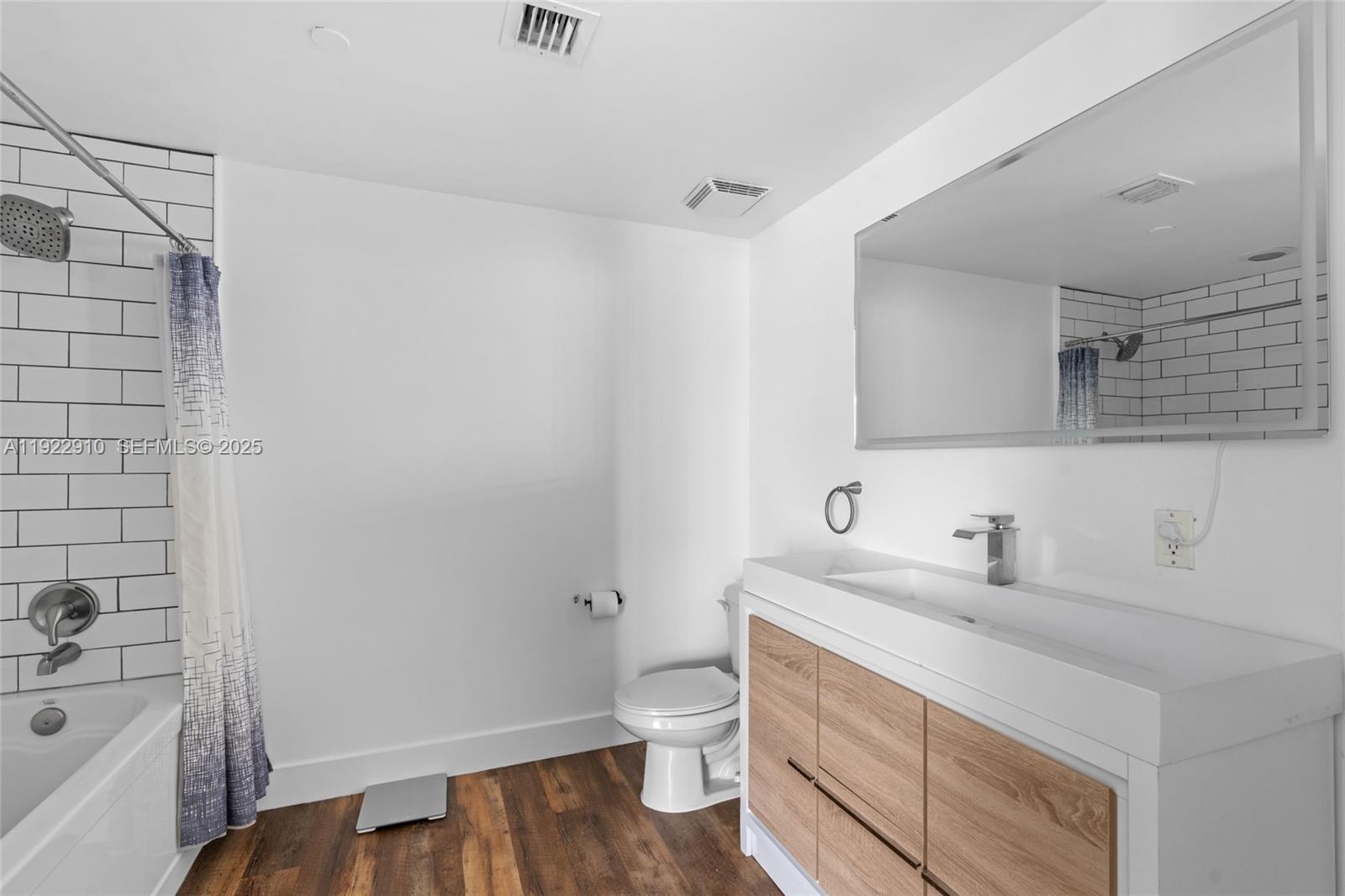 Miami, Florida, 33130, United States, 2 Bedrooms Bedrooms, ,2 BathroomsBathrooms,Residential,For Sale,2000565