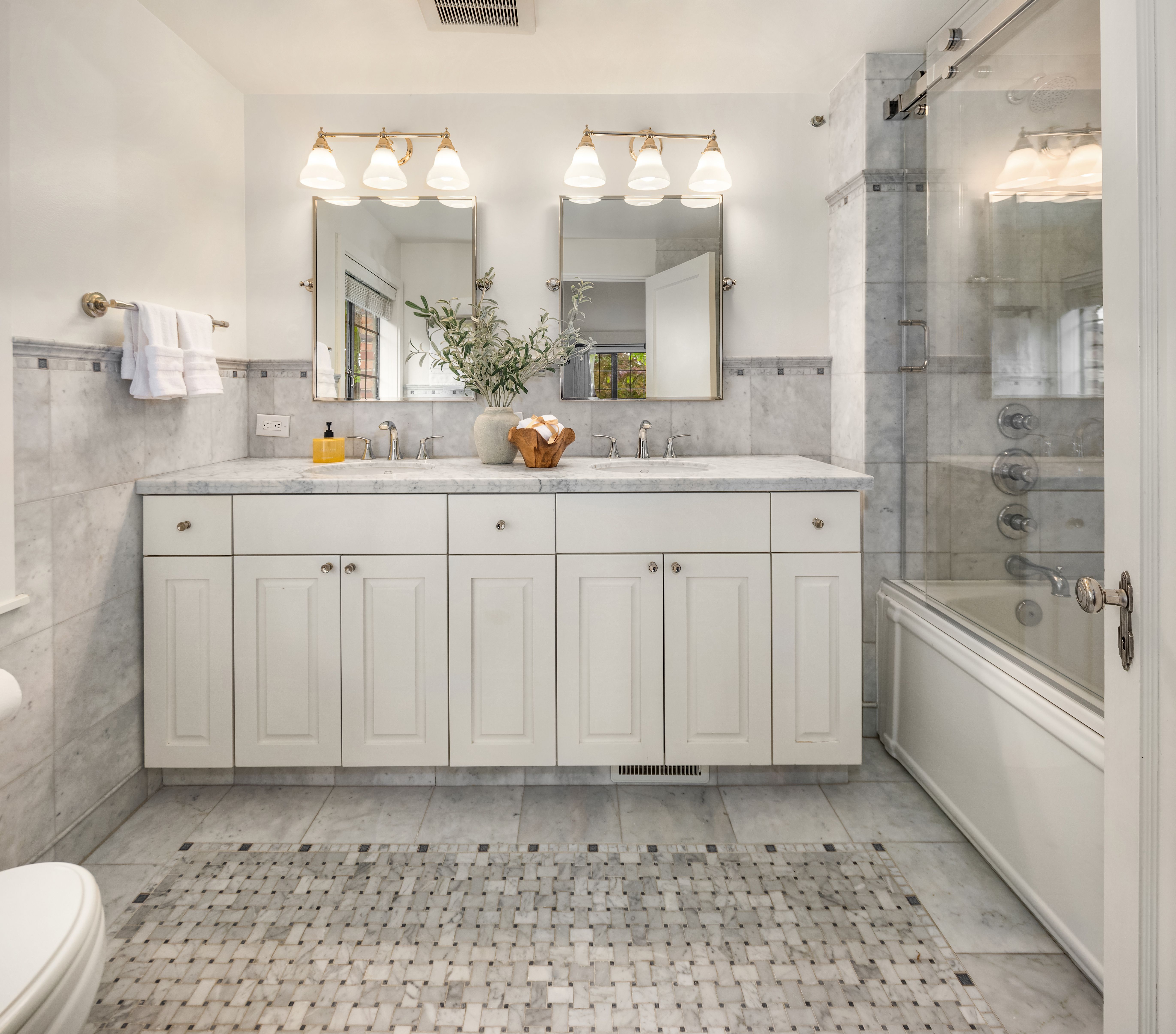  1105 Shenandoah Dr E, Seattle, WA 98112 - 物件實景