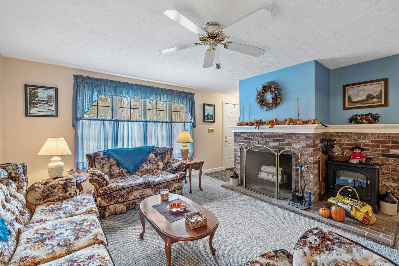 Kennebunk, Maine, 04043, United States, 4 Bedrooms Bedrooms, ,3 BathroomsBathrooms,Residential,For Sale,1989009