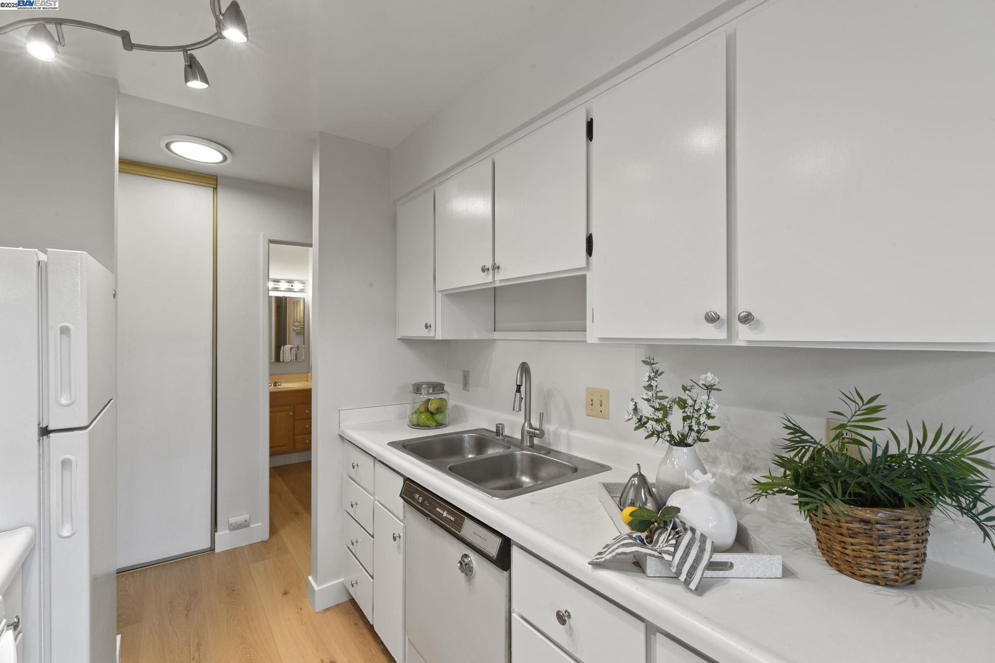 Fremont, California, 94536, United States, 3 Bedrooms Bedrooms, ,2 BathroomsBathrooms,Residential,For Sale,1906498