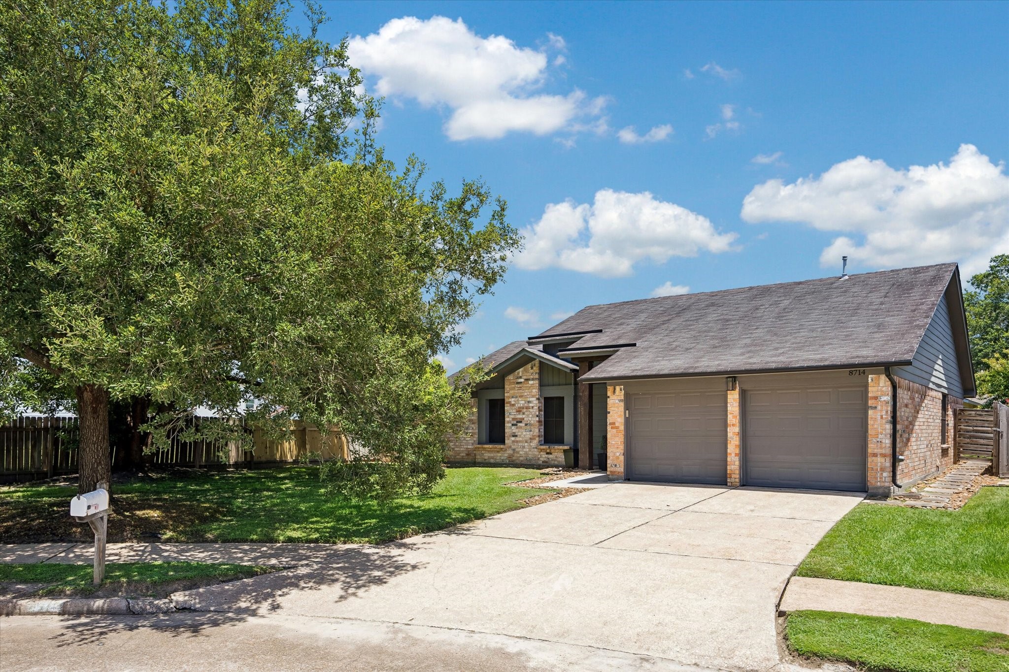  8714 Parkcrest Forest Drive - 物件實景
