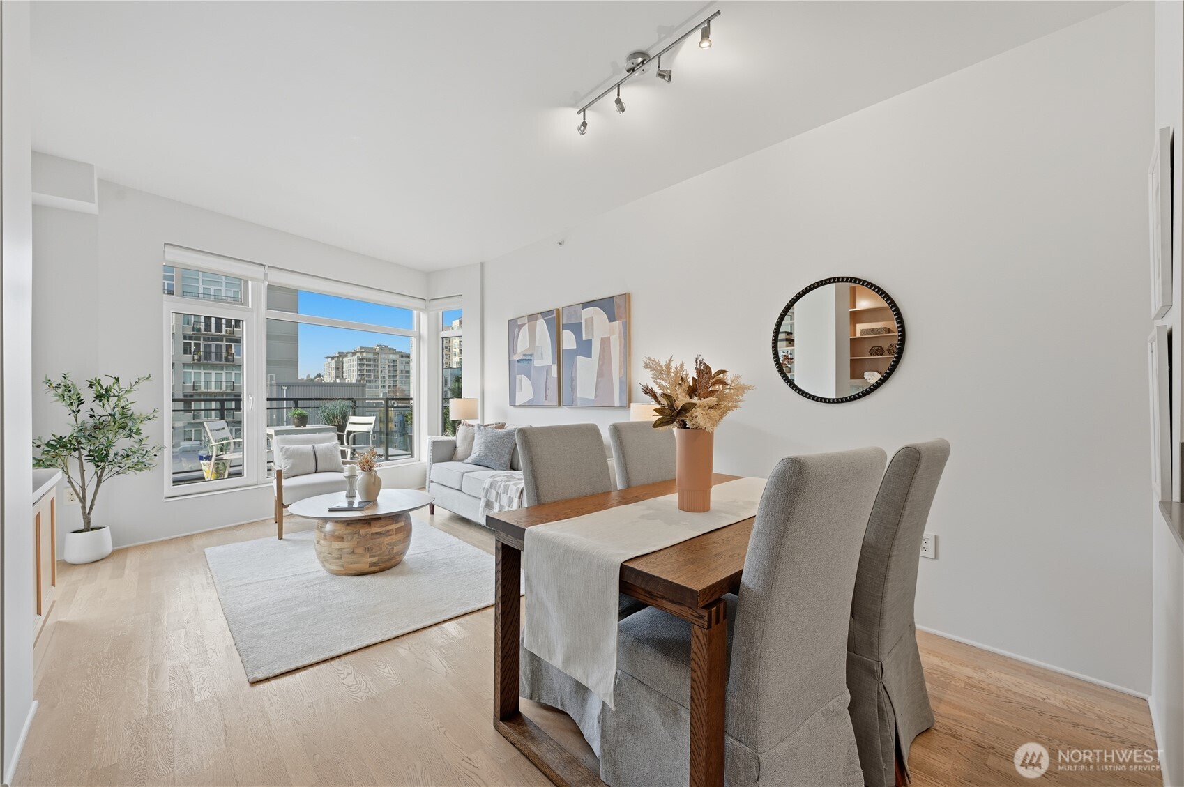 Seattle, Washington, 98121, United States, 1 Bedroom Bedrooms, ,Residential,For Sale,1992082