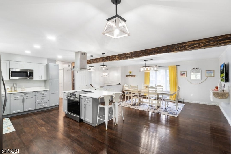 Hampton Twp., New Jersey, 07860, United States, 5 Bedrooms Bedrooms, ,3 BathroomsBathrooms,Residential,For Sale,1847031