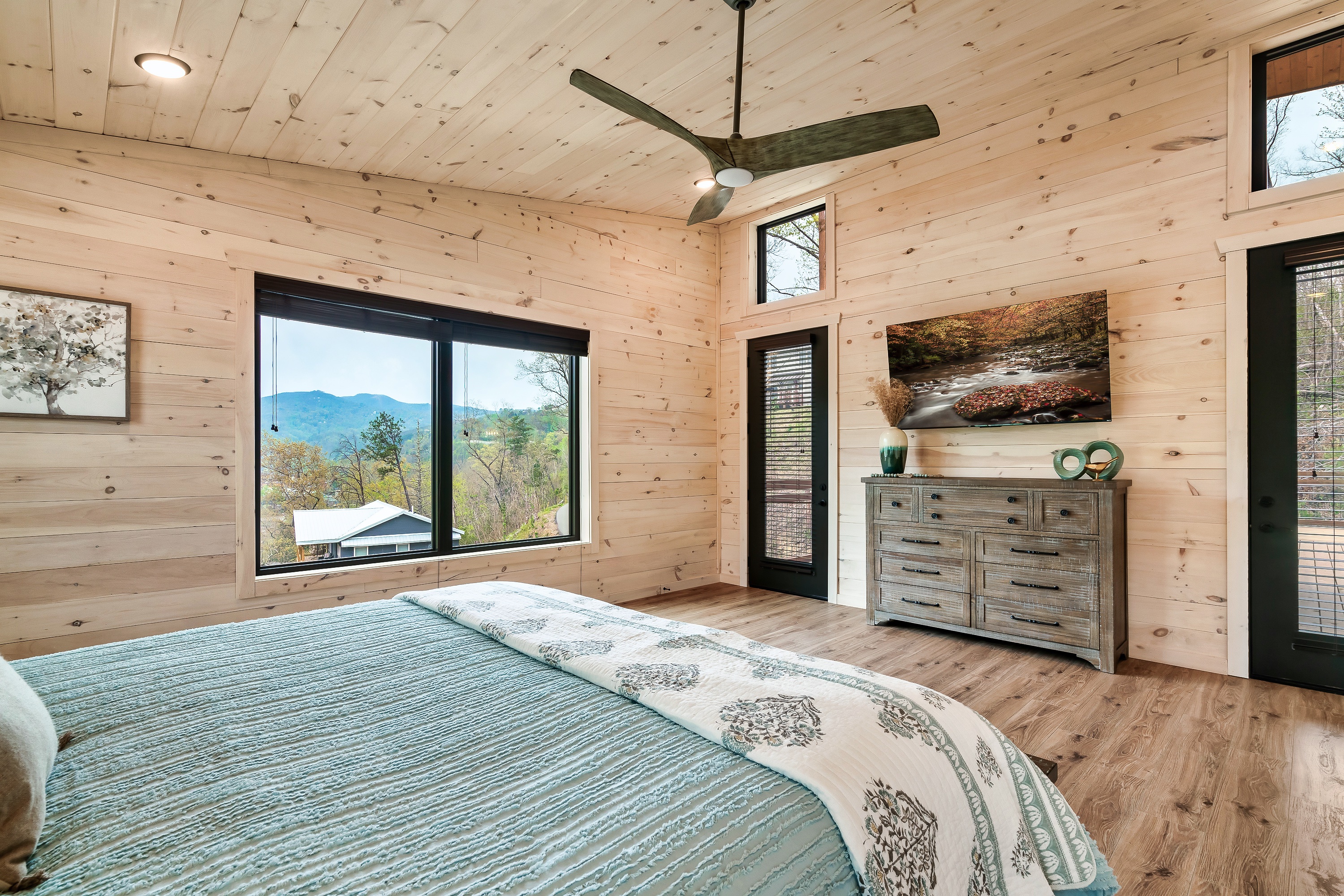 Gatlinburg, Tennessee, 37738, United States, 5 Bedrooms Bedrooms, ,4 BathroomsBathrooms,Residential,For Sale,1920322