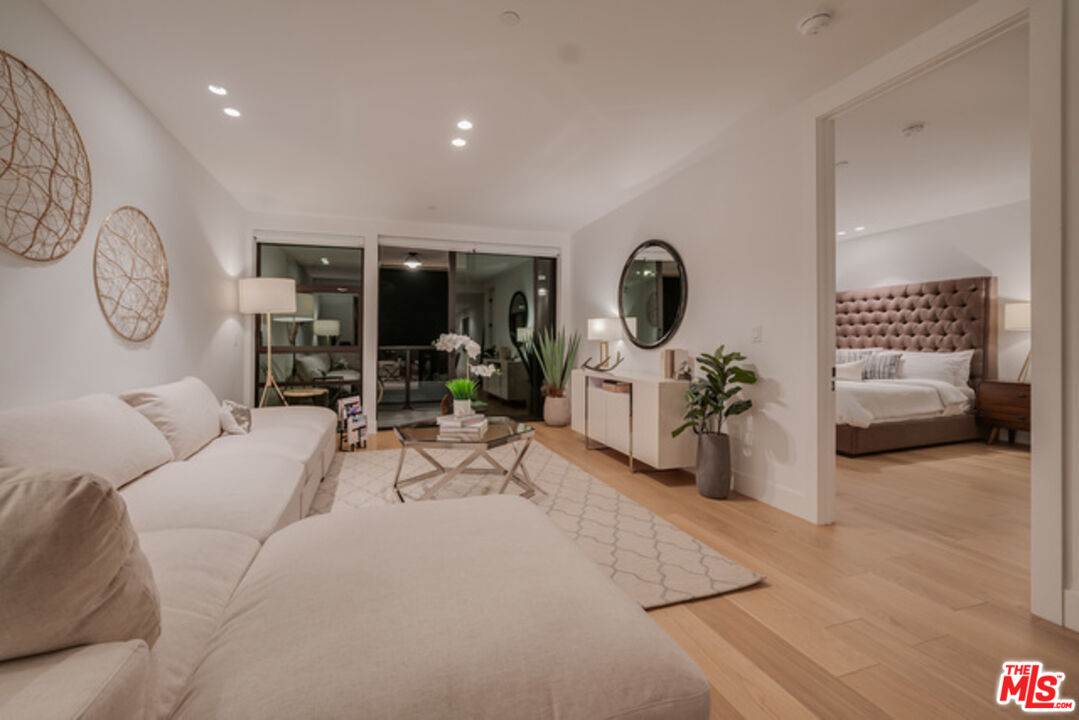 Los Angeles, California, 90024, United States, 2 Bedrooms Bedrooms, ,2 BathroomsBathrooms,Residential,For Sale,1940220