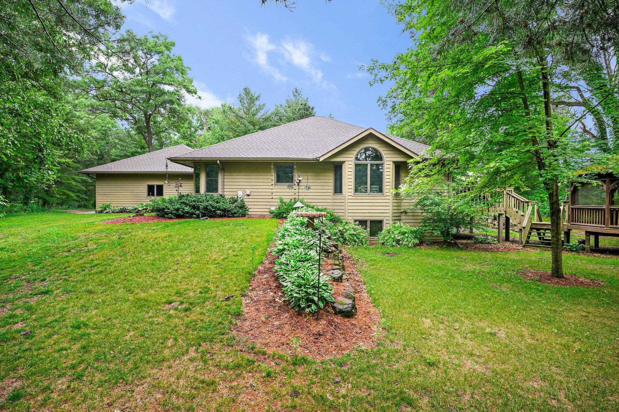 Spring Green, Wisconsin, 53588, United States, 4 Bedrooms Bedrooms, ,3 BathroomsBathrooms,Residential,For Sale,1930492
