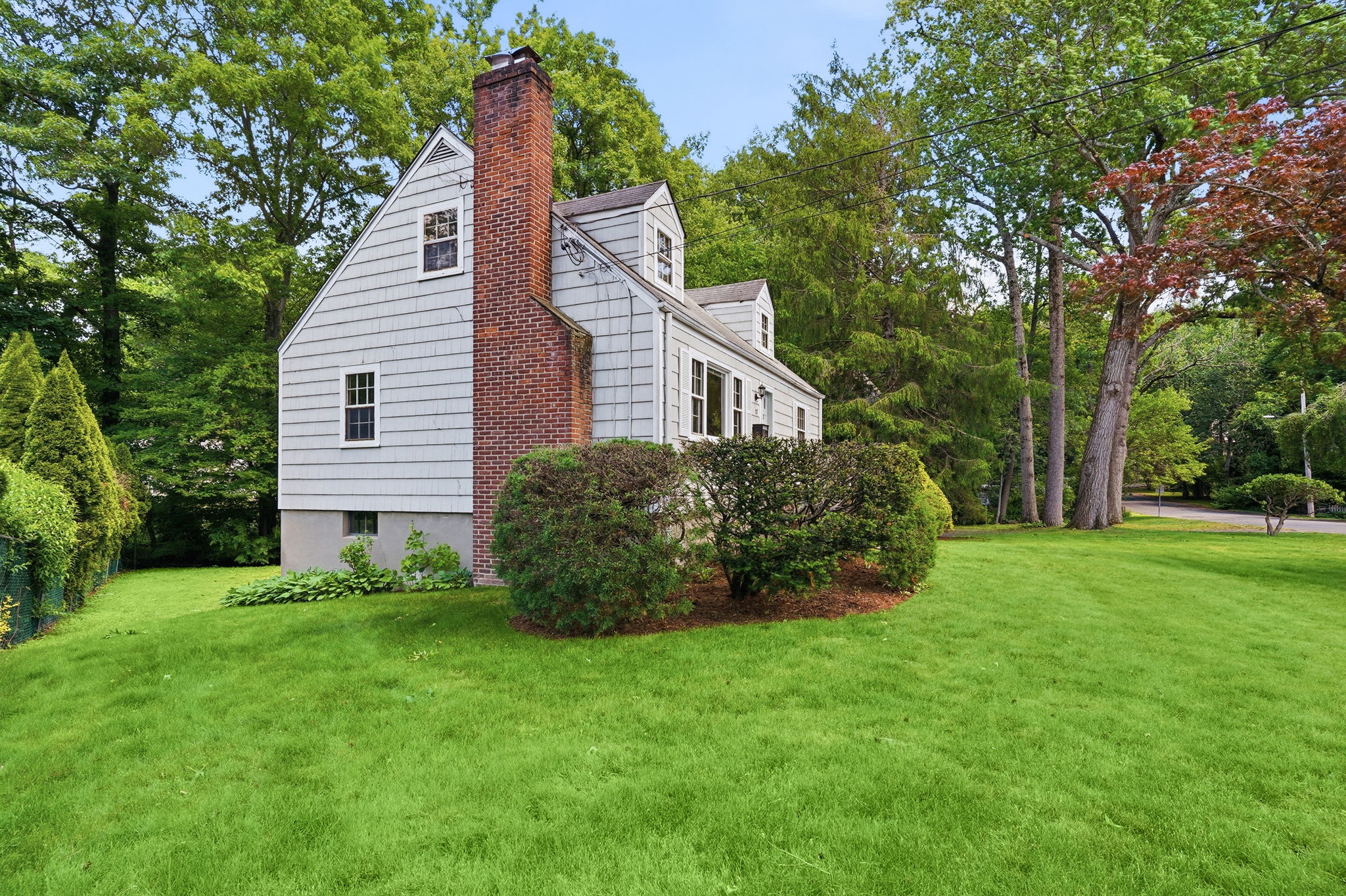 Charming & Versatile Cape Cod in Convenient Newfield - 物件實景