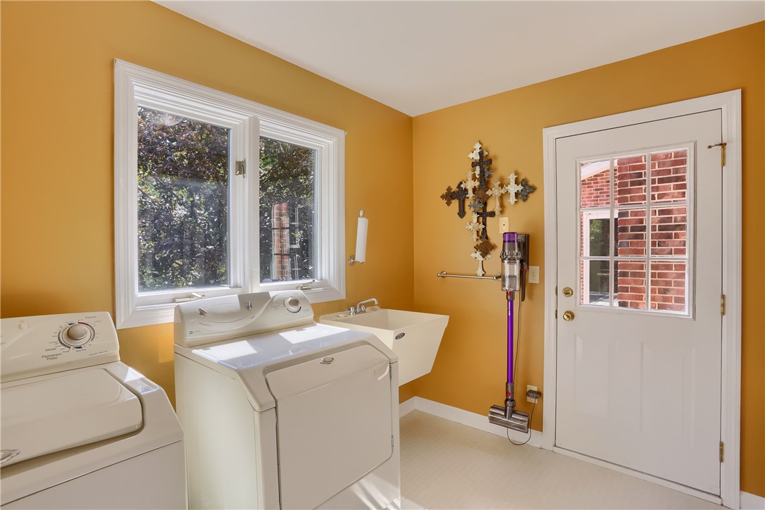 Pine Twp, Pennsylvania, 15044, United States, 4 Bedrooms Bedrooms, ,3 BathroomsBathrooms,Residential,For Sale,1951267