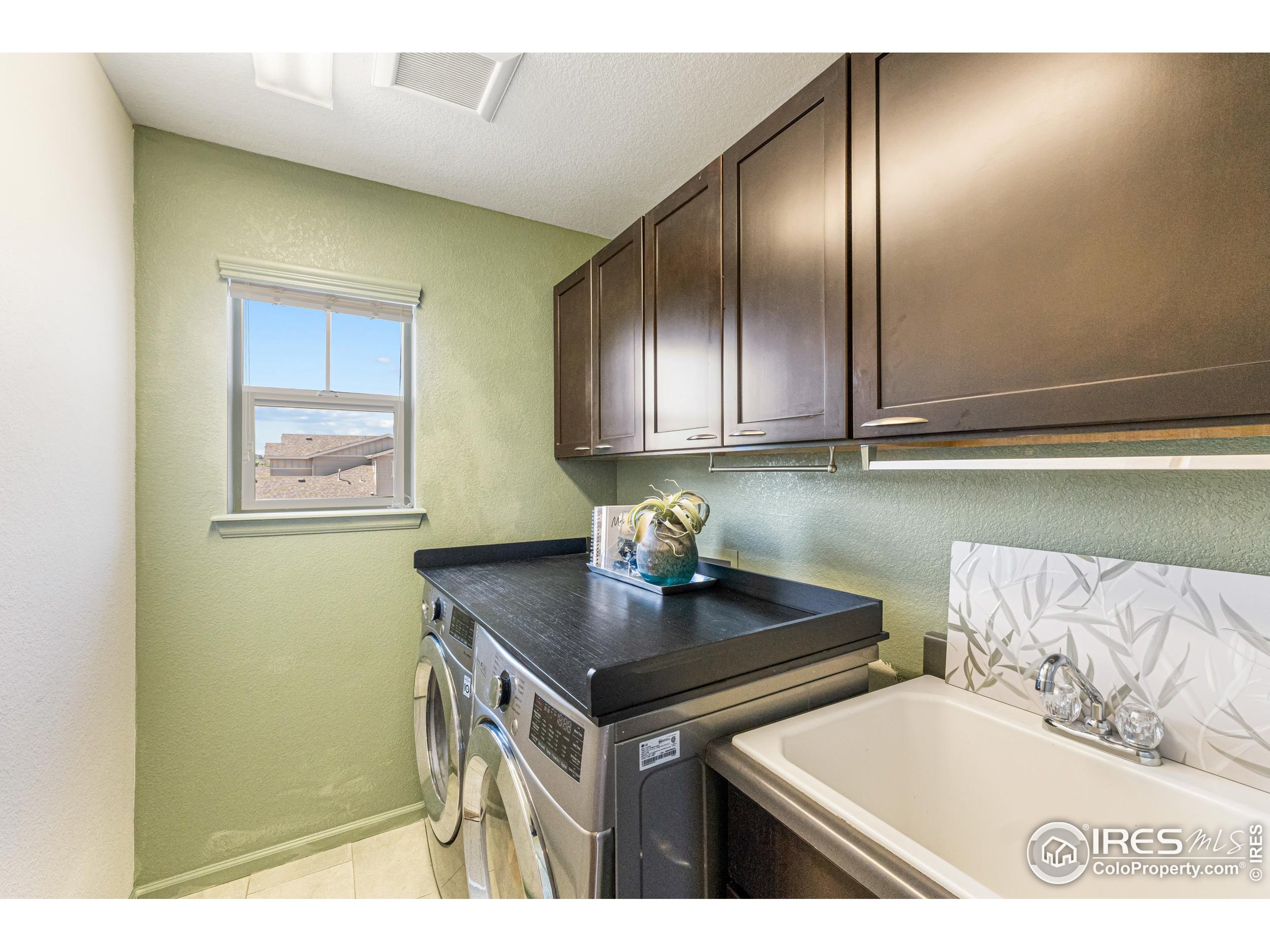 Windsor, Colorado, 80550, United States, 5 Bedrooms Bedrooms, ,3 BathroomsBathrooms,Residential,For Sale,1868671