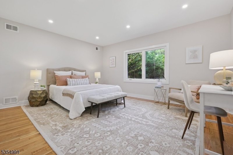 South Orange Village Twp., New Jersey, 07079, United States, 5 Bedrooms Bedrooms, ,4 BathroomsBathrooms,Residential,For Sale,1940447