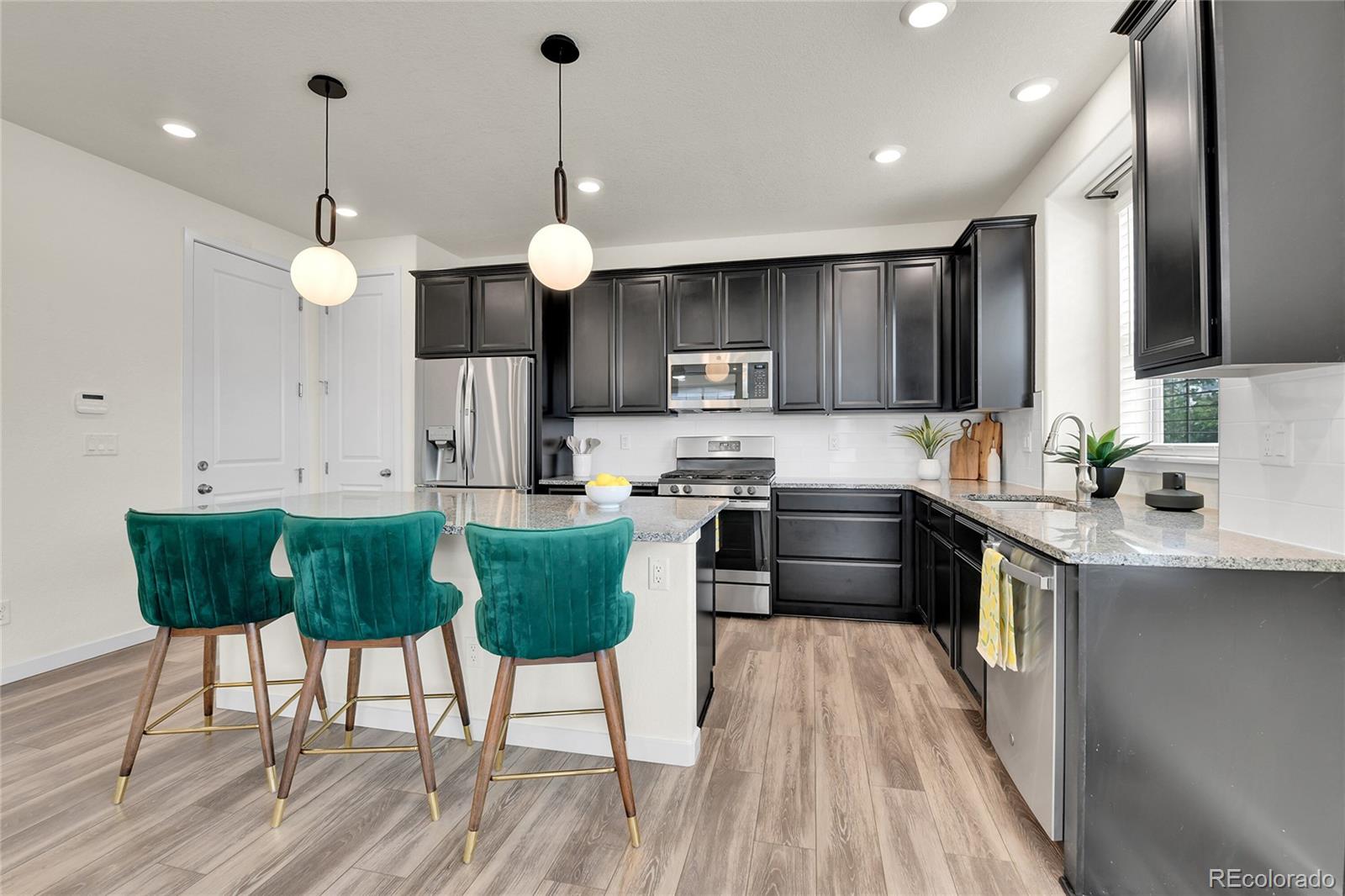 Littleton, Colorado, 80125, United States, 3 Bedrooms Bedrooms, ,3 BathroomsBathrooms,Residential,For Sale,1891675