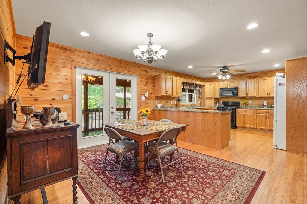 Morganton, Georgia, 30560, United States, 3 Bedrooms Bedrooms, ,3 BathroomsBathrooms,Residential,For Sale,1903694