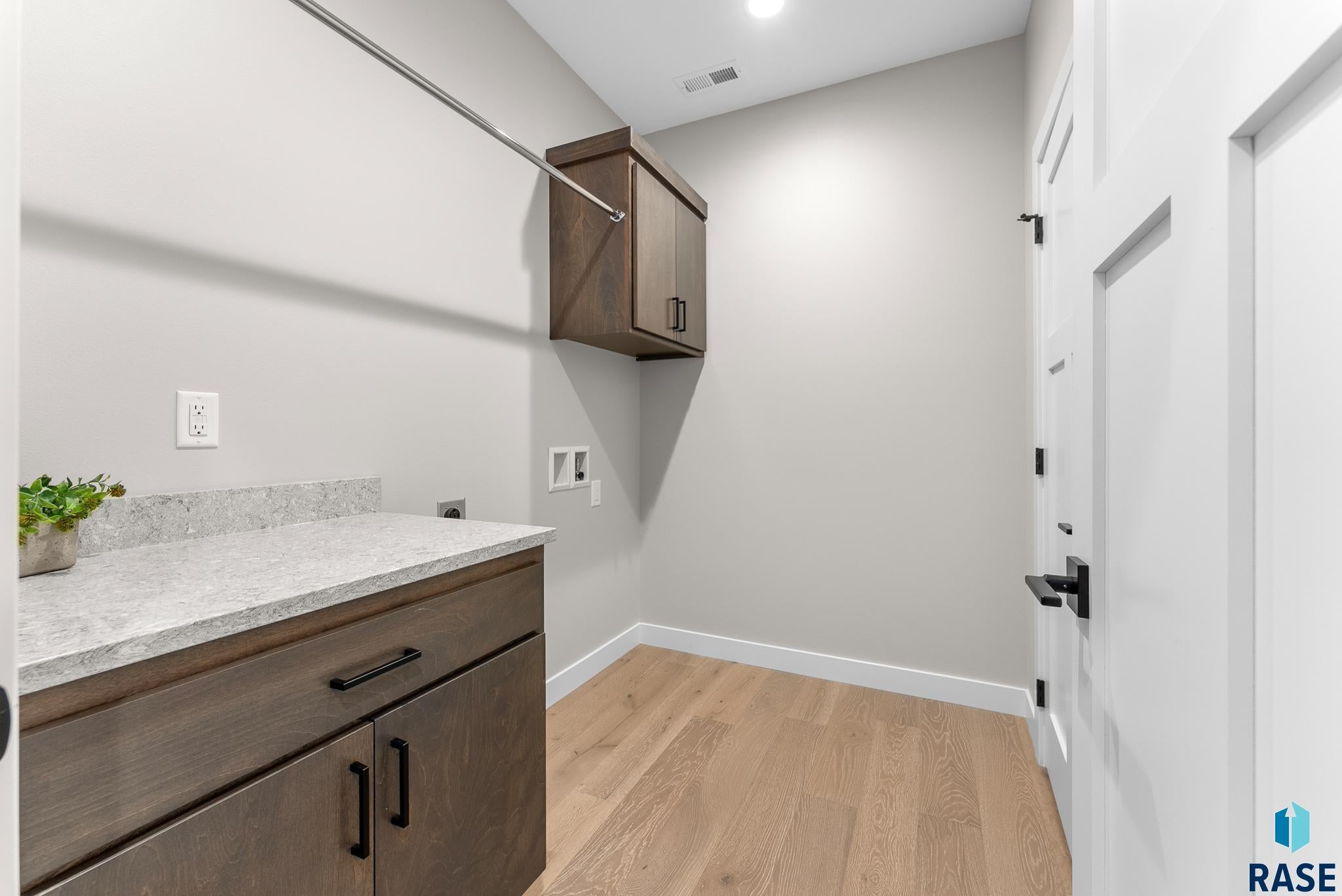 Sioux Falls, South Dakota, 57110, United States, 4 Bedrooms Bedrooms, ,3 BathroomsBathrooms,Residential,For Sale,2005284