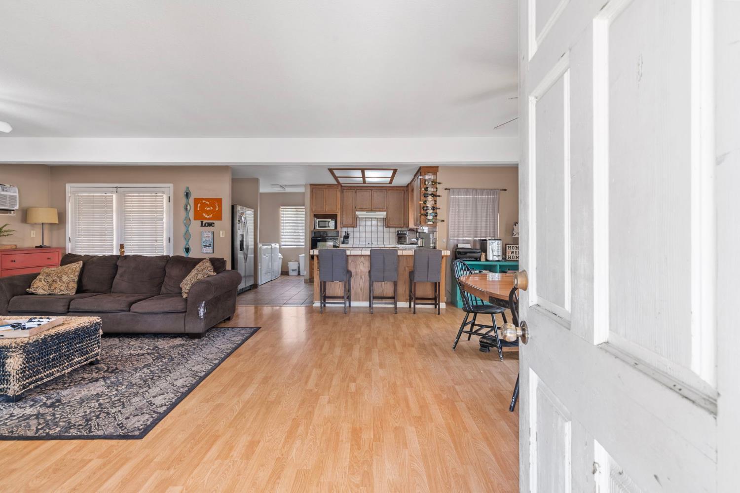 Vernalis, California, 95385, United States, 5 Bedrooms Bedrooms, ,3 BathroomsBathrooms,Residential,For Sale,1979261