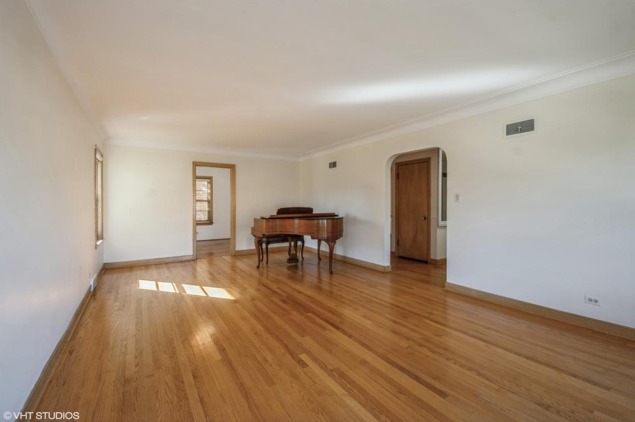 7527 W Wabansia Avenue W, Elmwood Park, Illinois, 60707, United States, 4 Bedrooms Bedrooms, ,4 BathroomsBathrooms,Residential,For Sale,7527 w wabansia AVE w,1635528