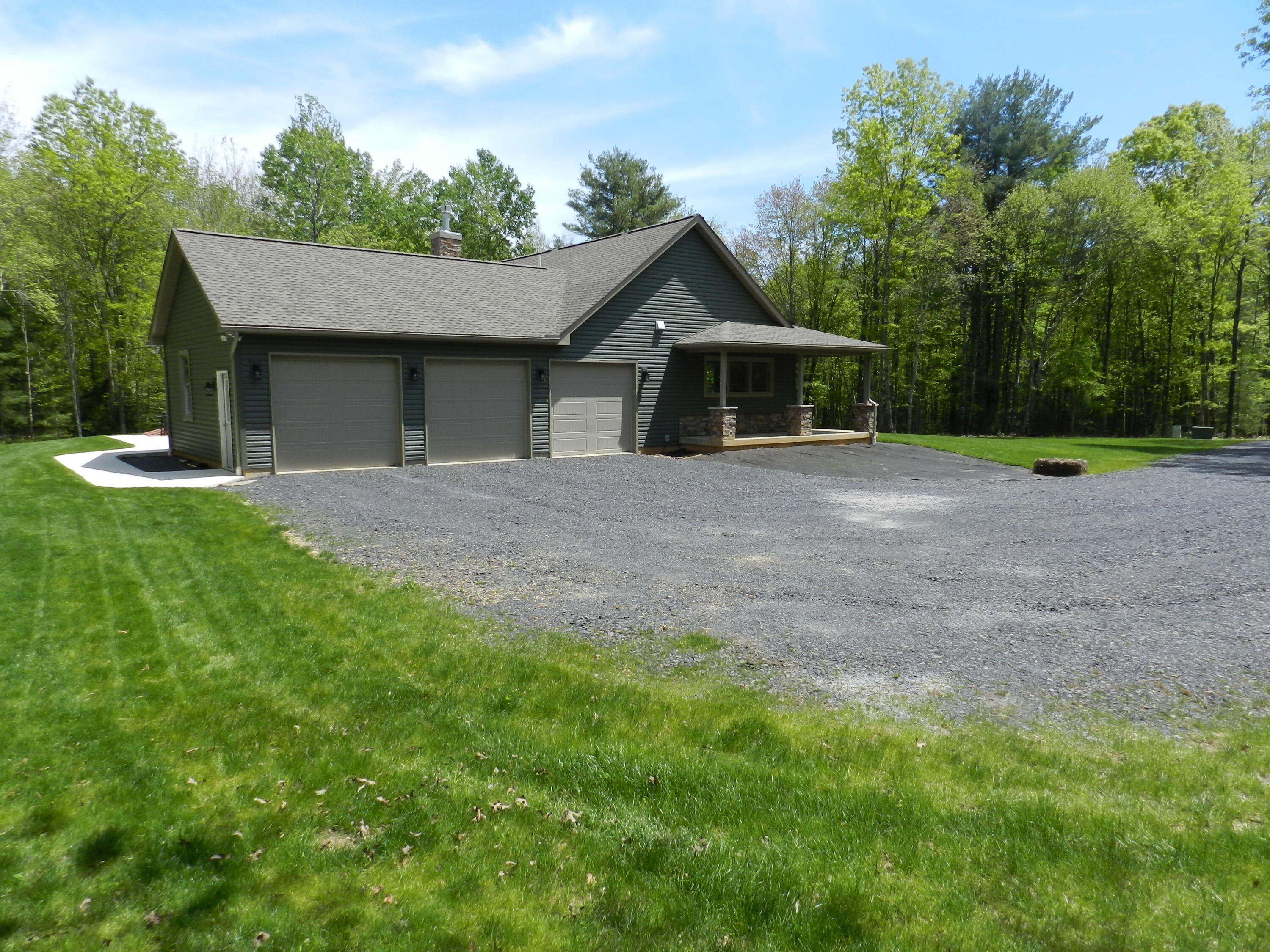 Kunkletown, Pennsylvania, 18058, United States, 3 Bedrooms Bedrooms, ,2 BathroomsBathrooms,Residential,For Sale,1896386