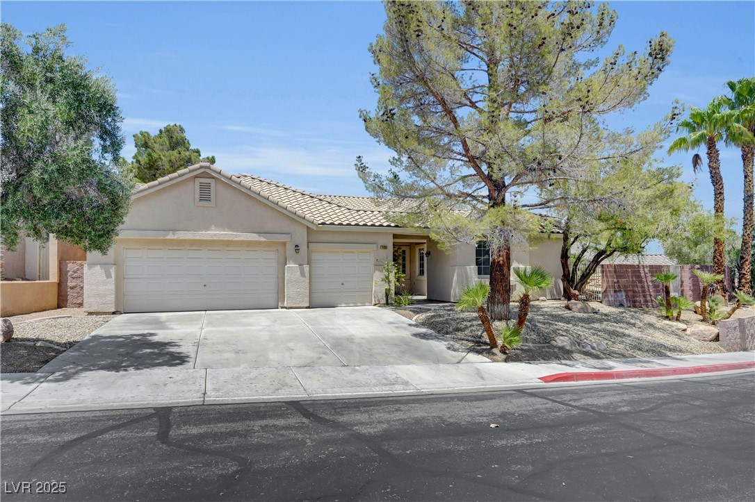 Henderson, Nevada, 89052, United States, 5 Bedrooms Bedrooms, ,2 BathroomsBathrooms,Residential,For Sale,1897207