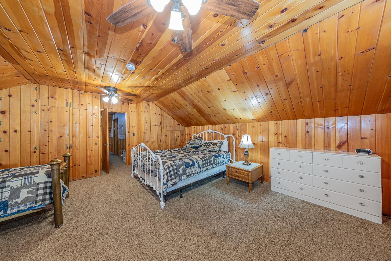 Yosemite, California, 95389, United States, 5 Bedrooms Bedrooms, ,4 BathroomsBathrooms,Residential,For Sale,1975650