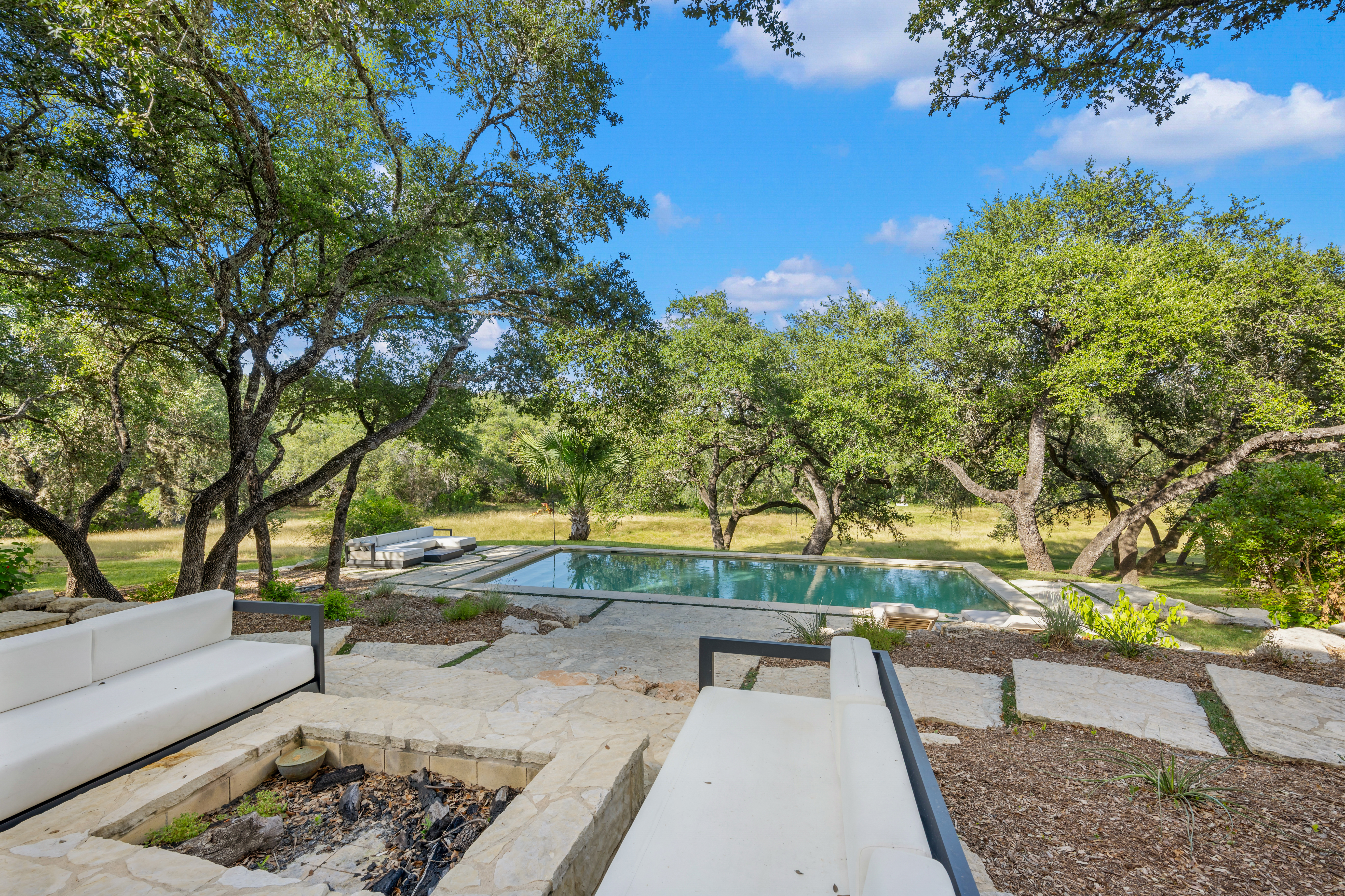 Hill Country Estate with Privacy and Presence - 物件實景