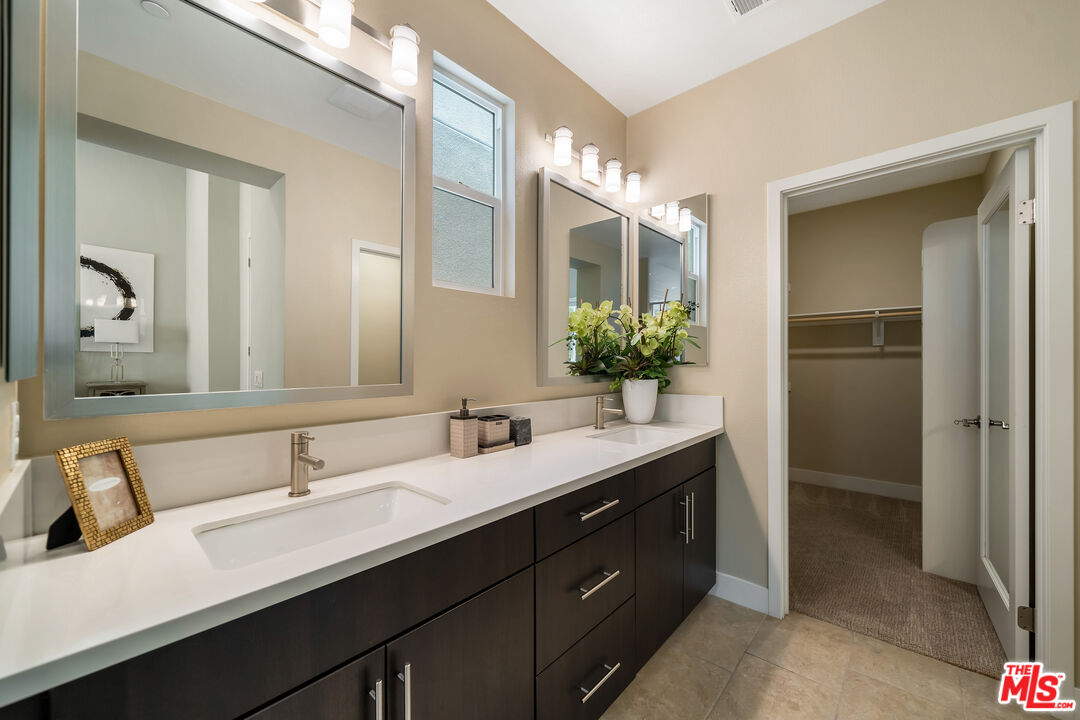 Los Angeles, California, 90068, United States, 3 Bedrooms Bedrooms, ,4 BathroomsBathrooms,Residential,For Sale,1891142
