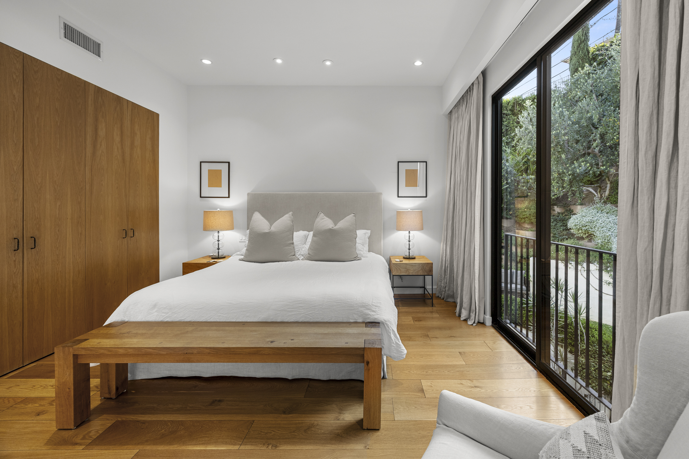  8241 Lincoln Terrace - 物件實景