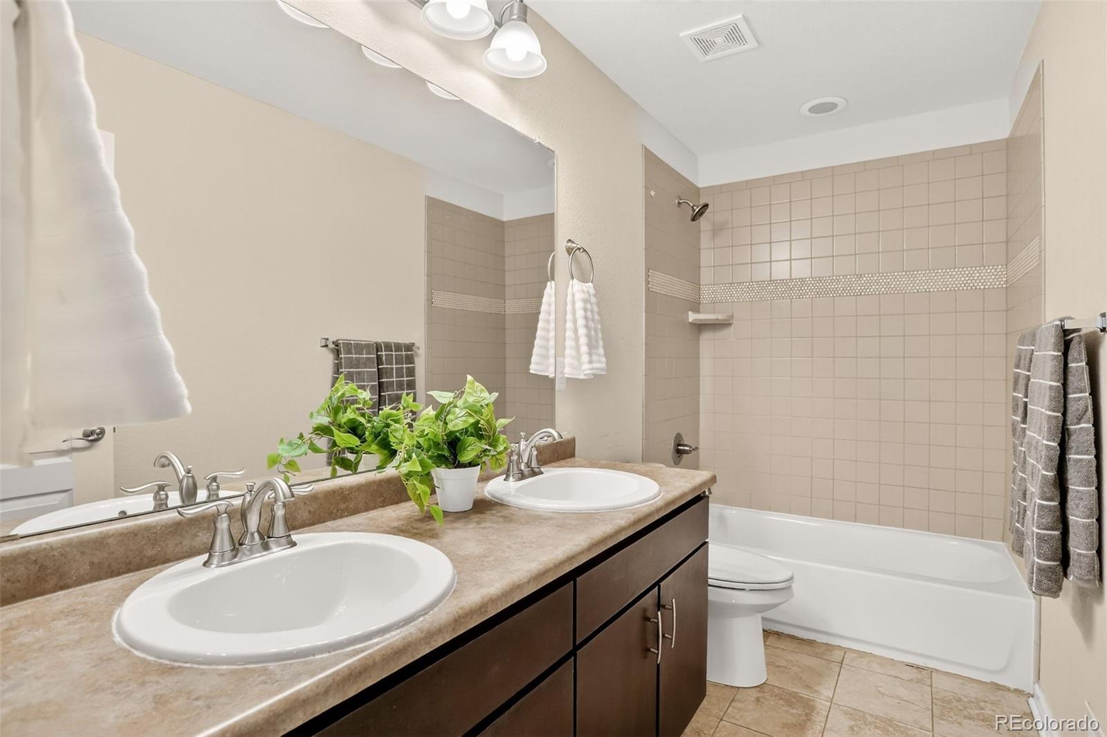 Aurora, Colorado, 80018, United States, 4 Bedrooms Bedrooms, ,3 BathroomsBathrooms,Residential,For Sale,1949801