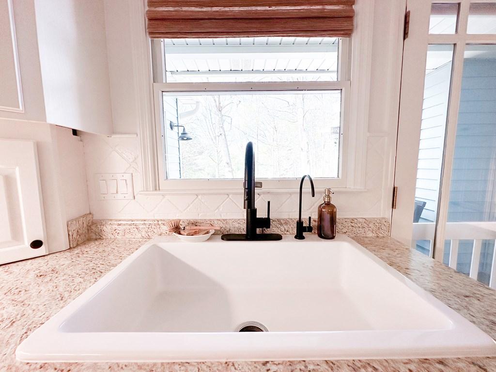 Calhoun, Georgia, 30701, United States, 4 Bedrooms Bedrooms, ,3 BathroomsBathrooms,Residential,For Sale,1762093