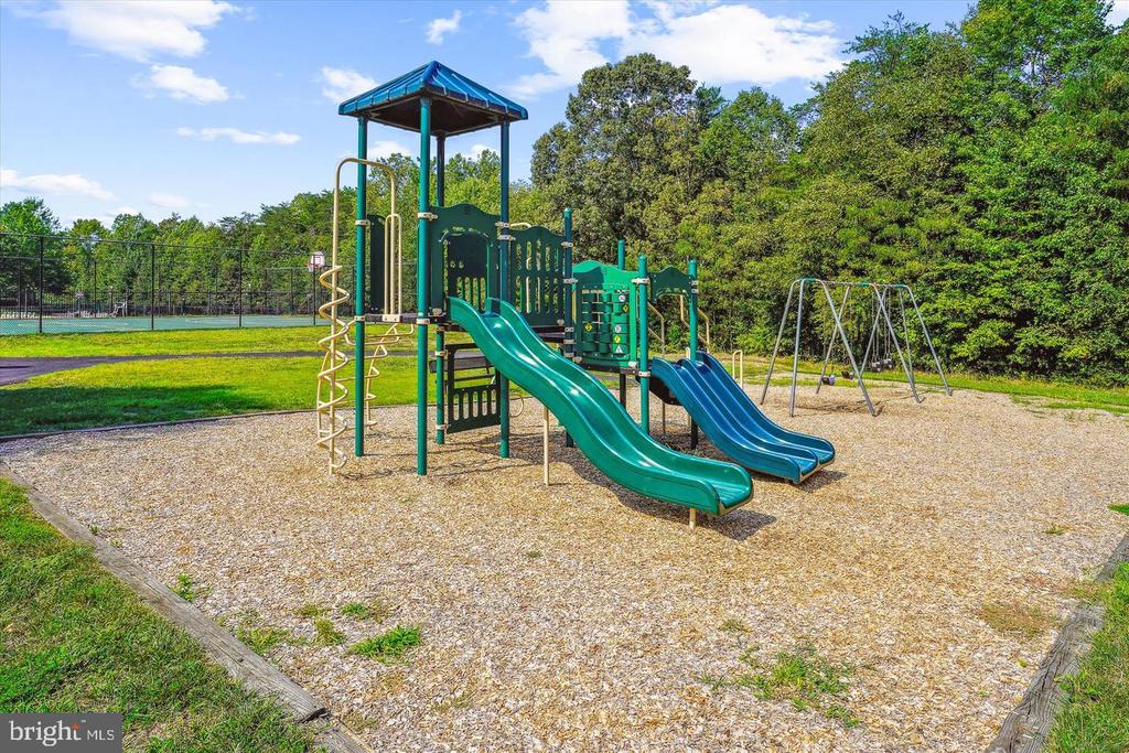 Fredericksburg, Virginia, 22405, United States, 5 Bedrooms Bedrooms, ,3 BathroomsBathrooms,Residential,For Sale,1987075