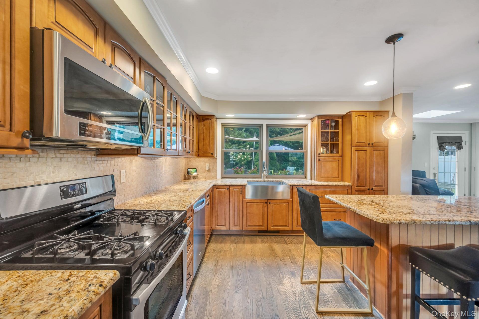 Port Jefferson Station, New York, 11776, United States, 4 Bedrooms Bedrooms, ,3 BathroomsBathrooms,Residential,For Sale,1941704