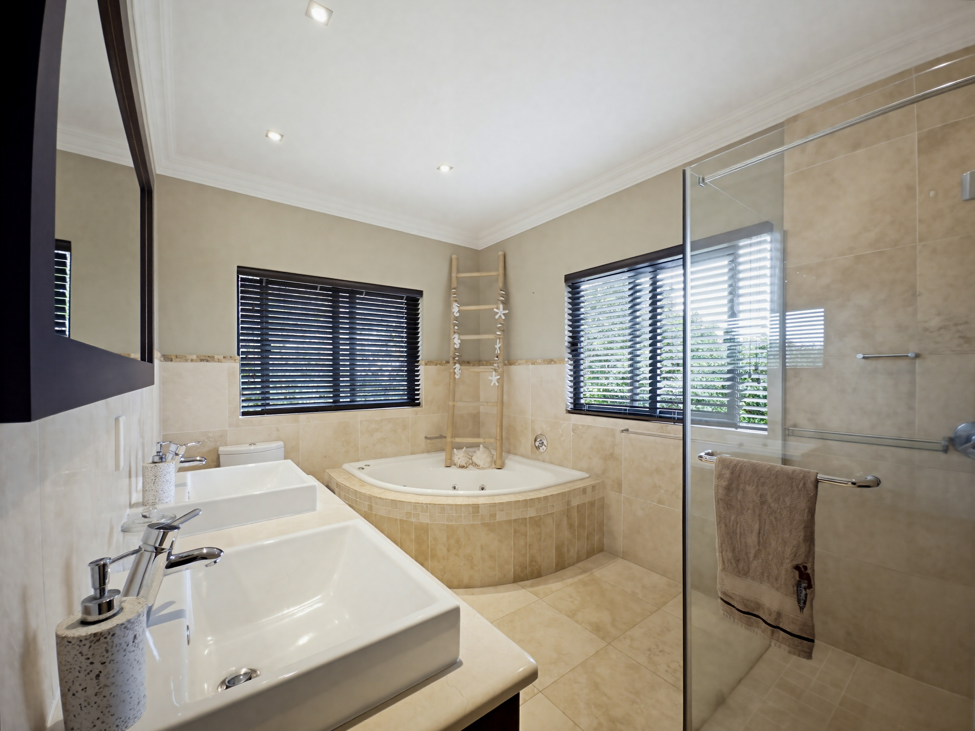  Private Bush Lodge-Inspired Estate Residence on 2,344m² in Simbithi Eco Estate - 物件實景