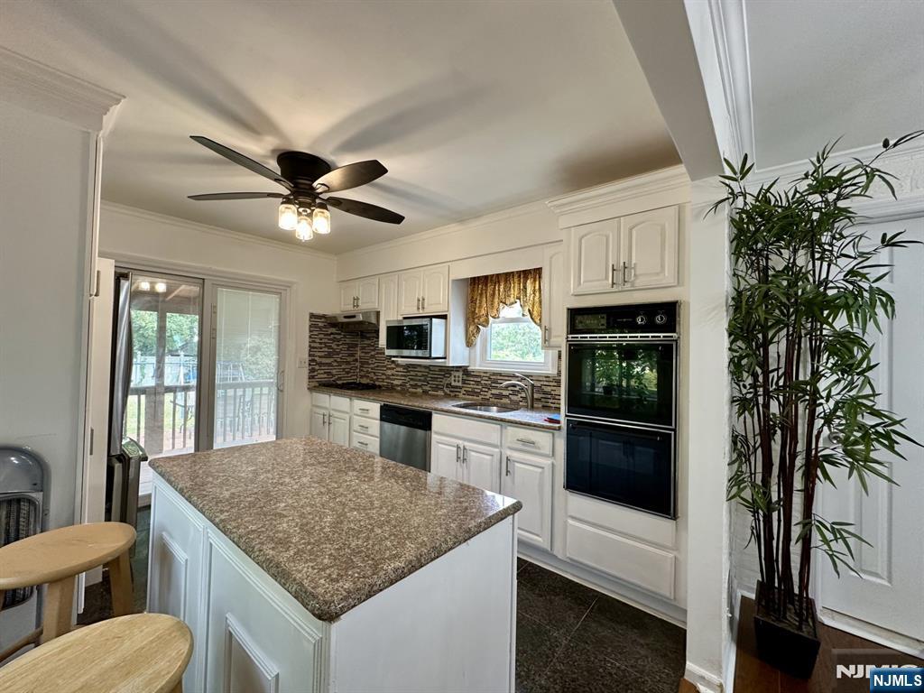 Pompton Lakes, New Jersey, 07442, United States, 3 Bedrooms Bedrooms, ,3 BathroomsBathrooms,Residential,For Sale,1875225