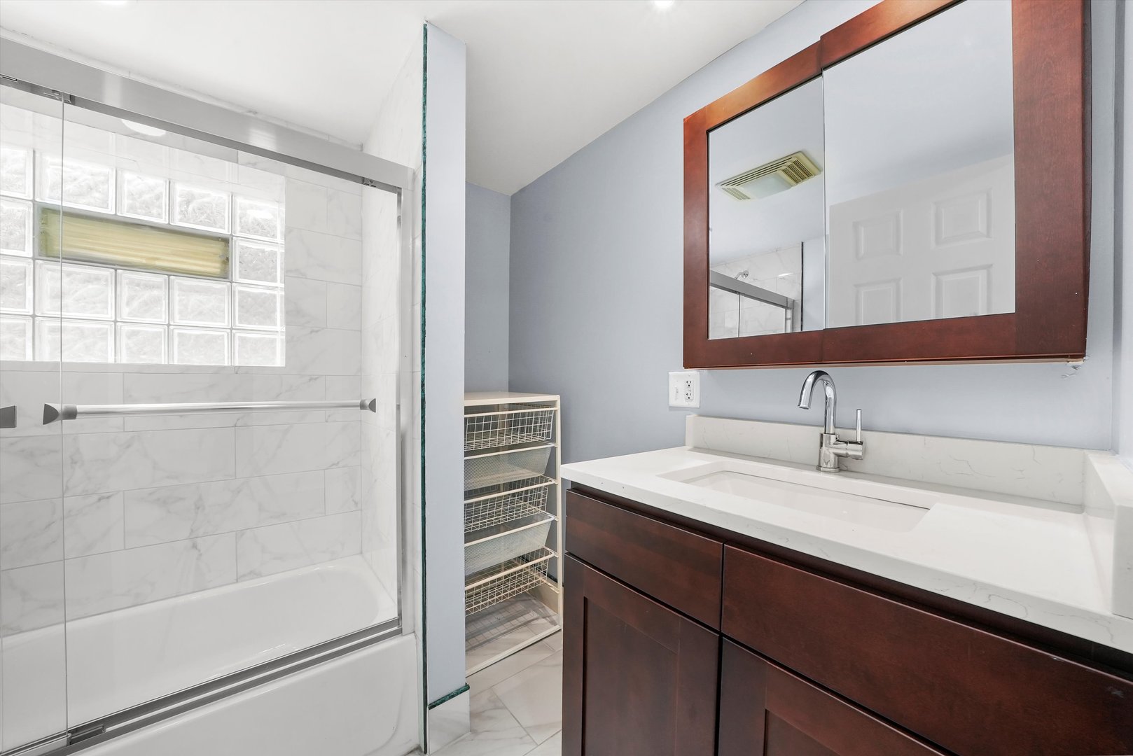 Chicago, Illinois, 60630, United States, 8 Bedrooms Bedrooms, ,3 BathroomsBathrooms,Residential,For Sale,1892523