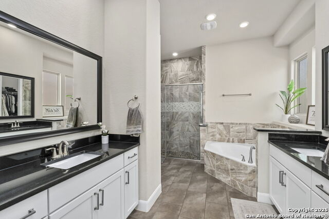 Helotes, Texas, 78023, United States, 4 Bedrooms Bedrooms, ,4 BathroomsBathrooms,Residential,For Sale,1907682