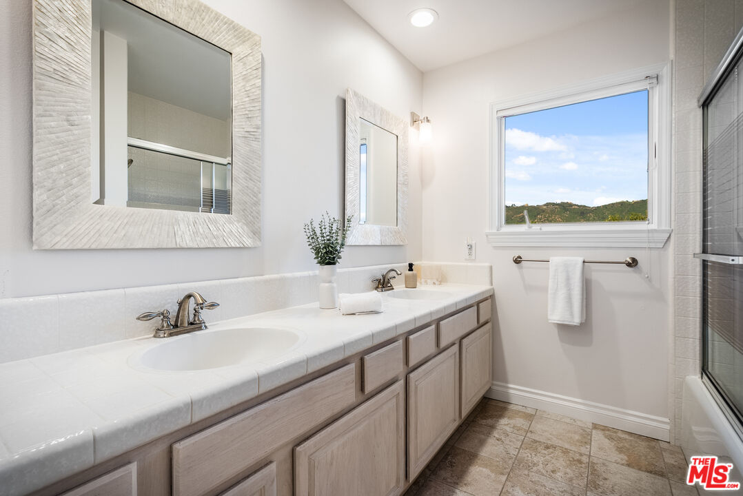 Malibu, California, 90265, United States, 4 Bedrooms Bedrooms, ,3 BathroomsBathrooms,Residential,For Sale,2001973