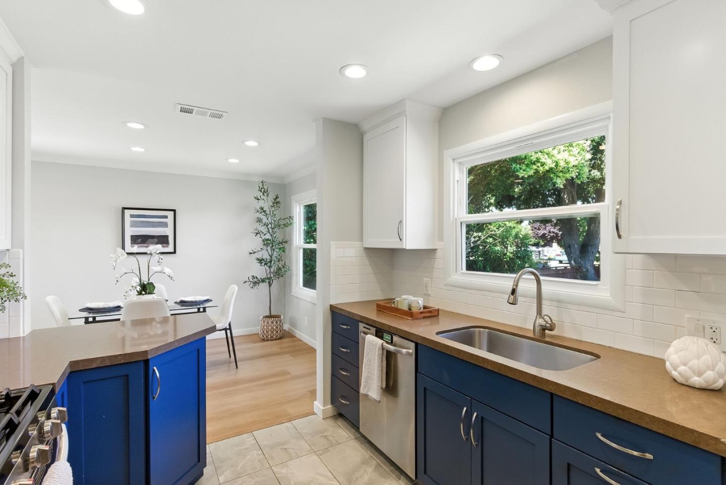 Redwood City, California, 94063, United States, 2 Bedrooms Bedrooms, ,1 BathroomBathrooms,Residential,For Sale,1885449
