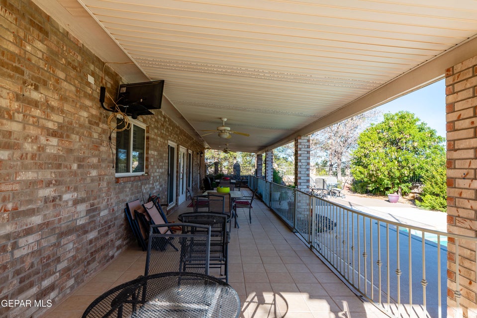 El Paso, Texas, 79912, United States, 4 Bedrooms Bedrooms, ,3 BathroomsBathrooms,Residential,For Sale,1988584