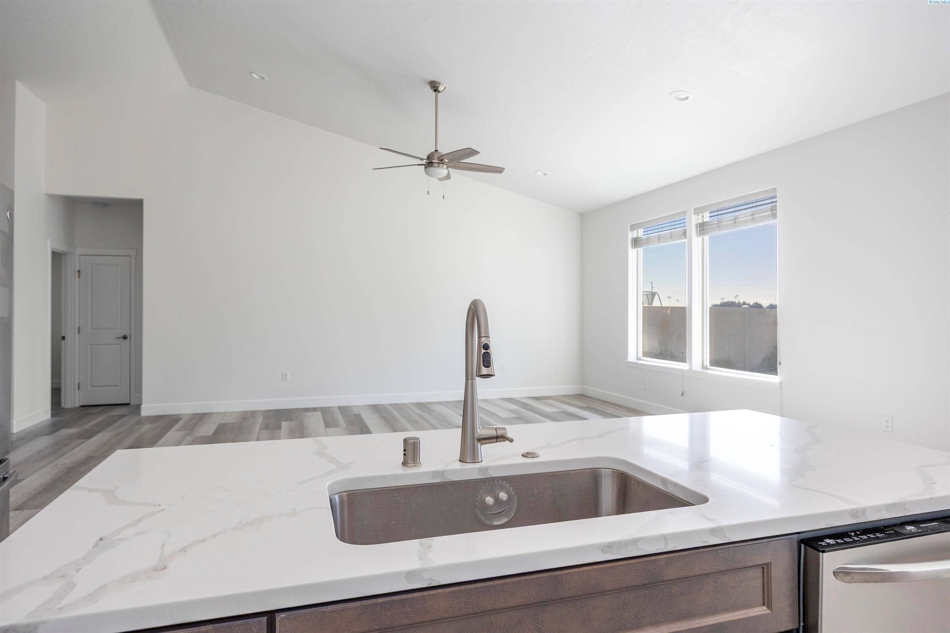 Pasco, Washington, 99301, United States, 4 Bedrooms Bedrooms, ,2 BathroomsBathrooms,Residential,For Sale,1978542